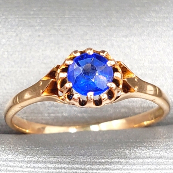 14k Solid Yellow Gold Blue Vintage Ring - Picture 1 of 2